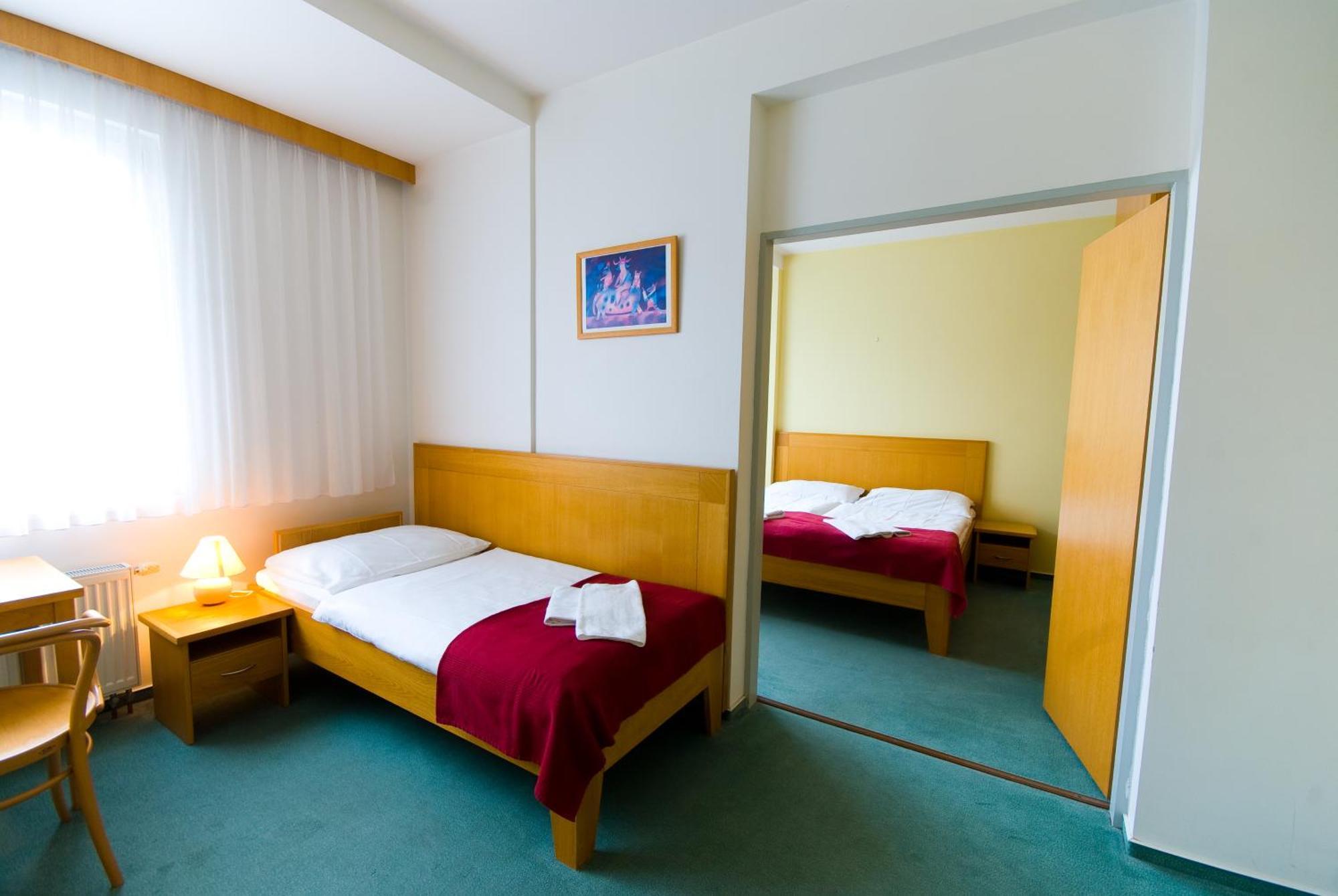 Hotel Smaragd プラハ エクステリア 写真