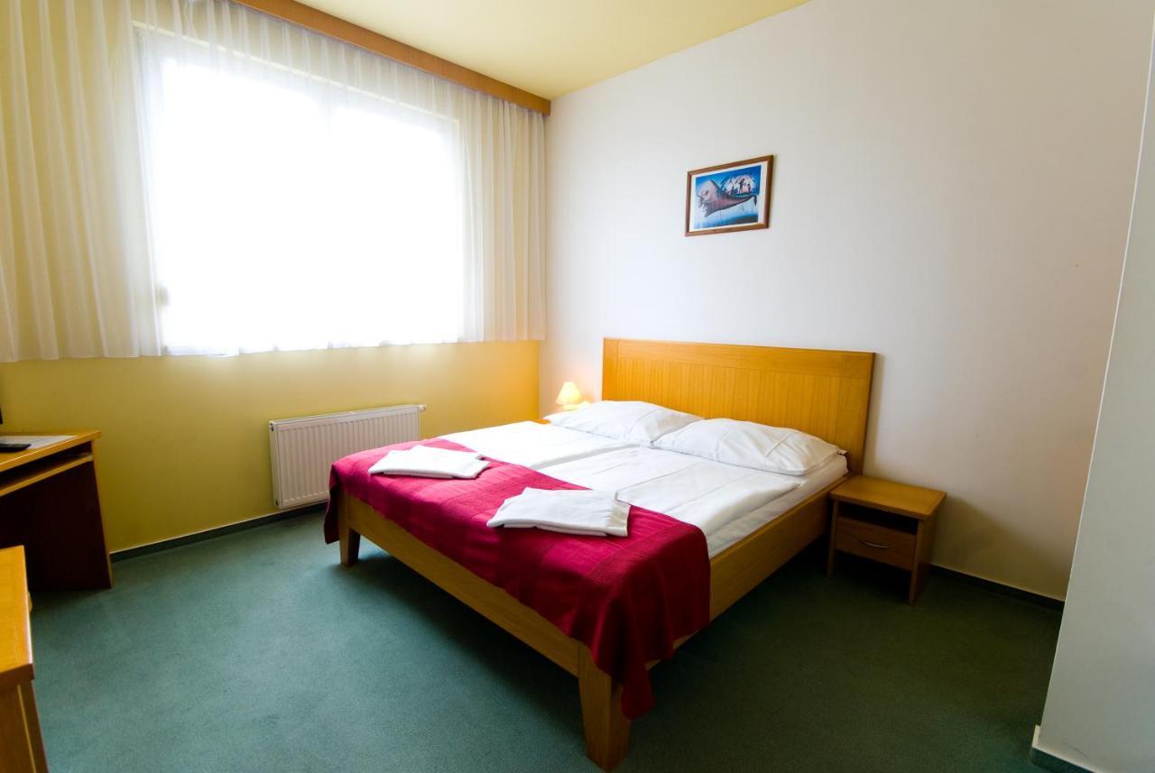 Hotel Smaragd プラハ エクステリア 写真