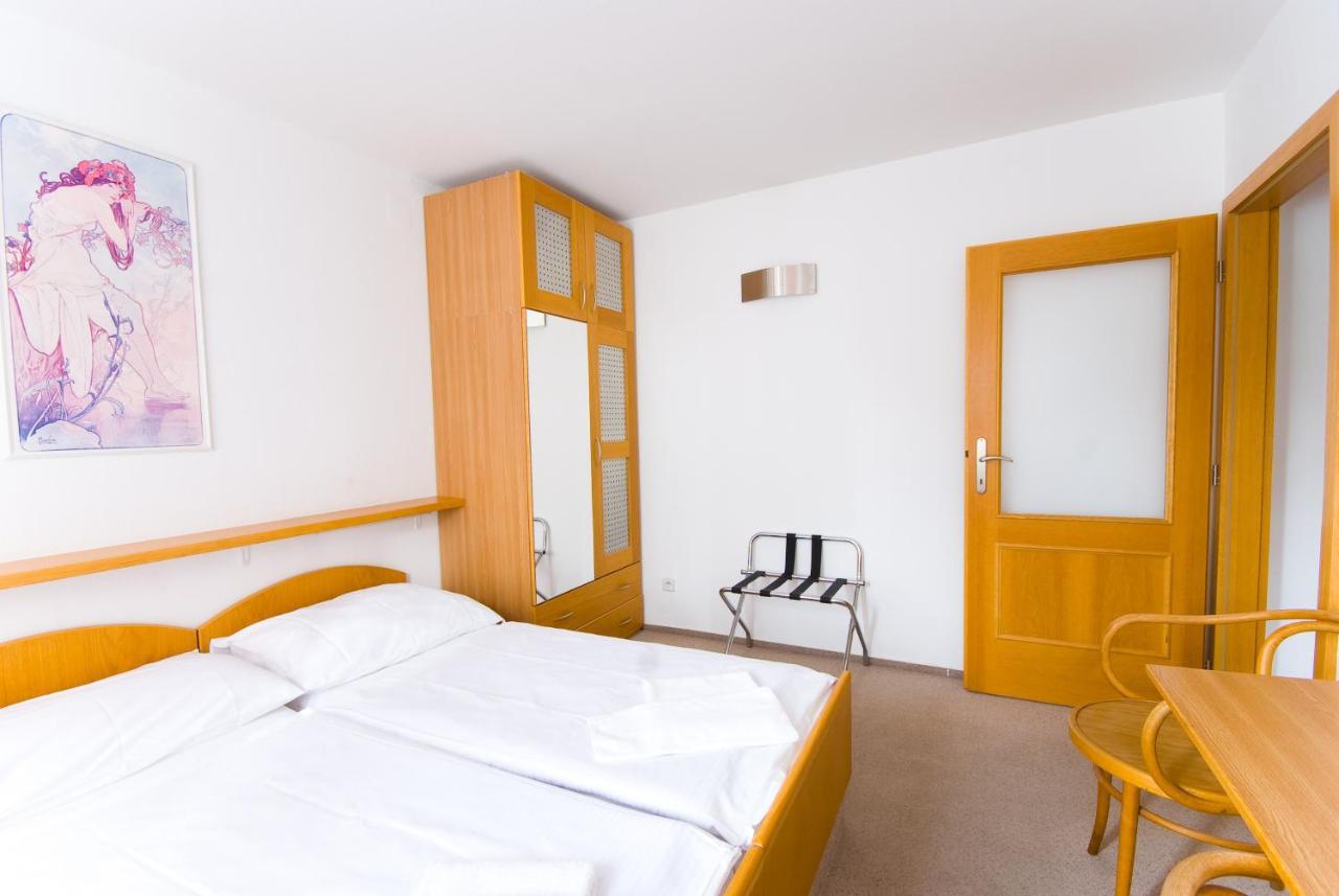Hotel Smaragd プラハ エクステリア 写真