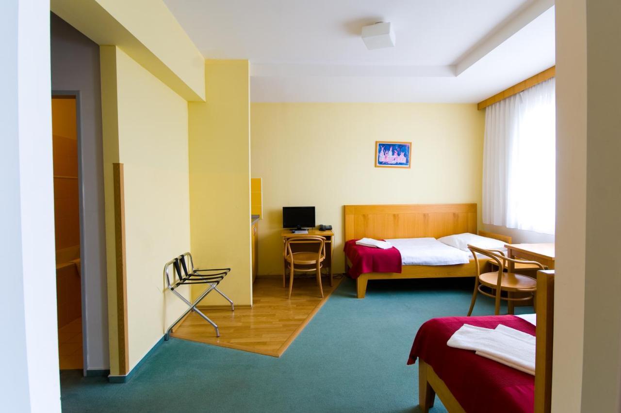 Hotel Smaragd プラハ エクステリア 写真